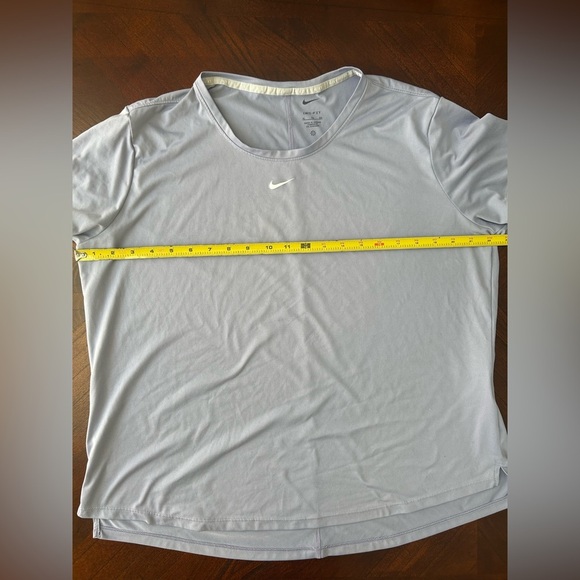 Nike Women's Light Top size XL - Picture 3 of 5